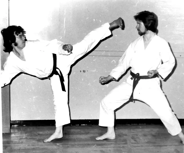 Black and white archive photo of a high kick in a hall